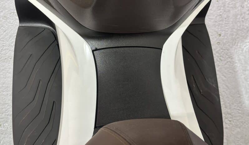 PIAGGIO BEVERLY 300 HPE