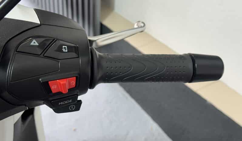 PIAGGIO BEVERLY 300 HPE