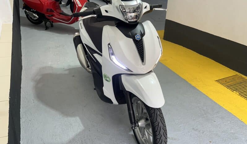PIAGGIO BEVERLY 300 HPE