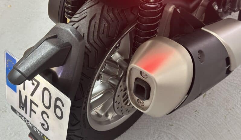 PIAGGIO BEVERLY 300 HPE