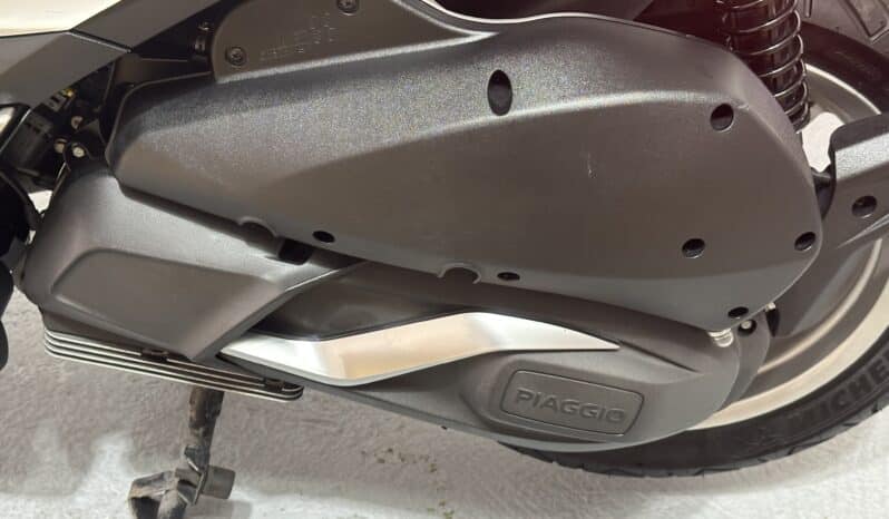 PIAGGIO BEVERLY 300 HPE