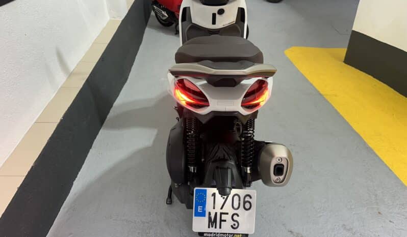PIAGGIO BEVERLY 300 HPE