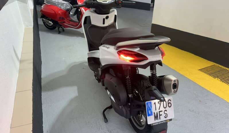 PIAGGIO BEVERLY 300 HPE