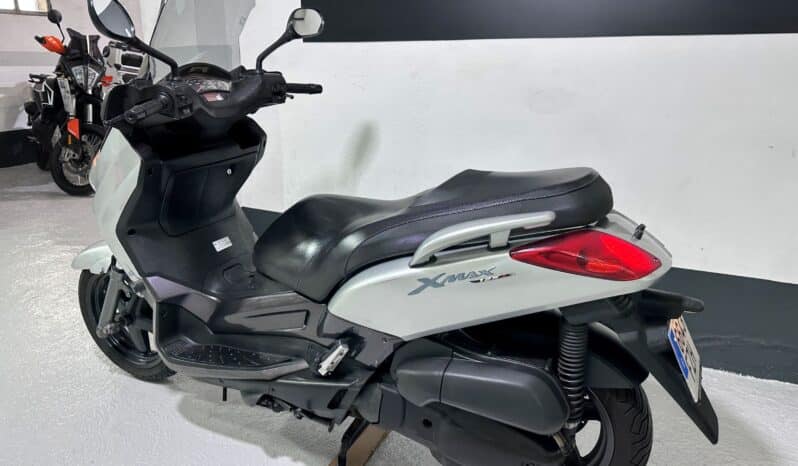 YAMAHA X-MAX 125