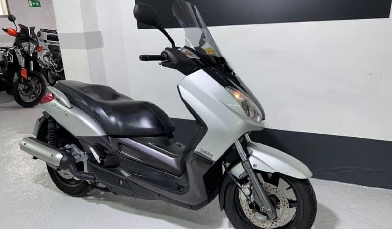 YAMAHA X-MAX 125