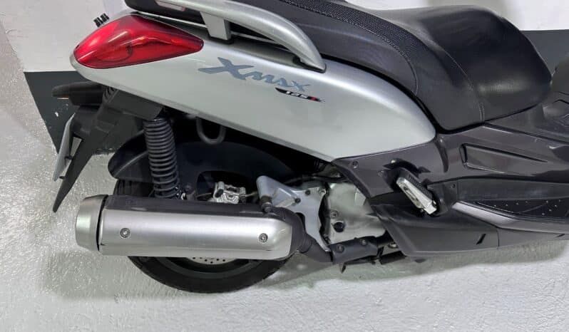 YAMAHA X-MAX 125
